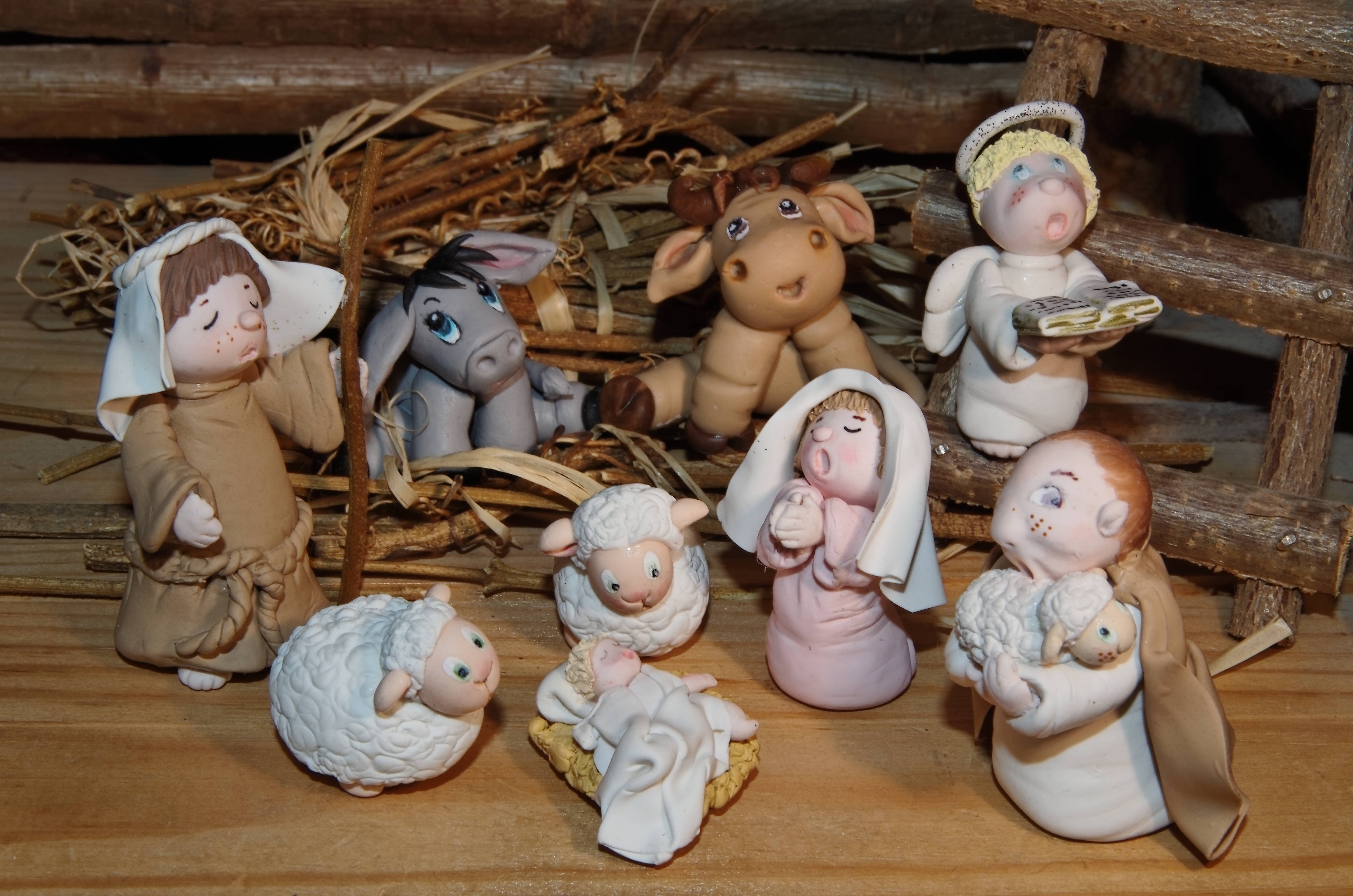 Crèche de Noël en Porcelaine Froide  La Tribu d'Anaximandre – des photos  au fil des jours… de Danièle Nguyen Duc Long
