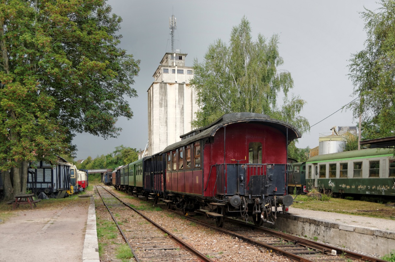 trains, wagons anciens, gare, Pacy-sur-Eure
