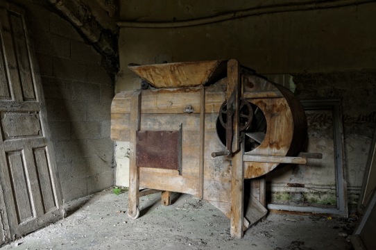 machine à grains cave chateau Popkov