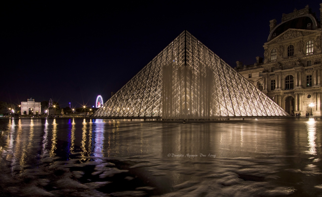 Paris bye night, Pyramide du Louvre de nuit, Pyramide du Louvre, Paris, Paris la nuit.
